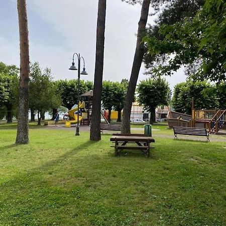 La Casa Nel Borgo Apartman Angera Kültér fotó