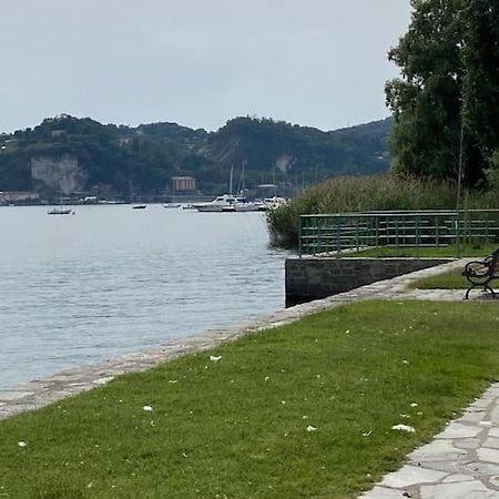 La Casa Nel Borgo Apartman Angera Kültér fotó