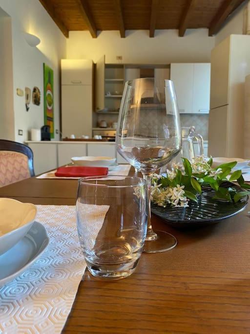 La Casa Nel Borgo Apartman Angera Kültér fotó