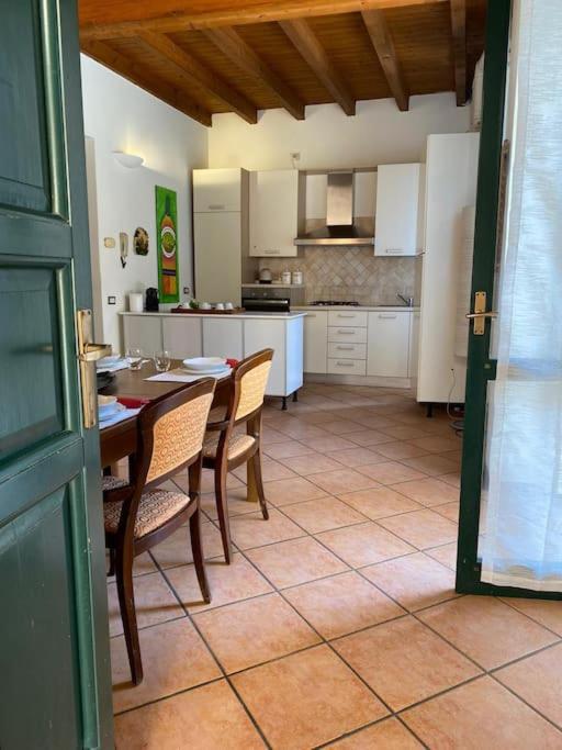 La Casa Nel Borgo Apartman Angera Kültér fotó