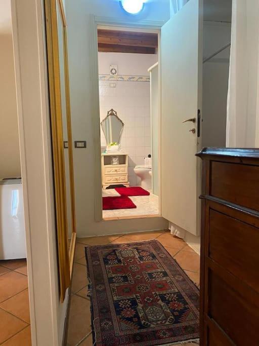 La Casa Nel Borgo Apartman Angera Kültér fotó