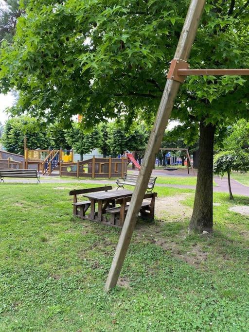 La Casa Nel Borgo Apartman Angera Kültér fotó