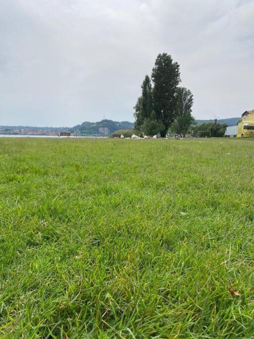 La Casa Nel Borgo Apartman Angera Kültér fotó